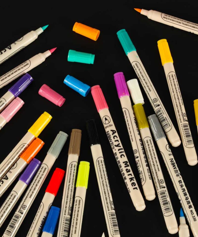 Akrüülmarkerid intensiivsete värvidega