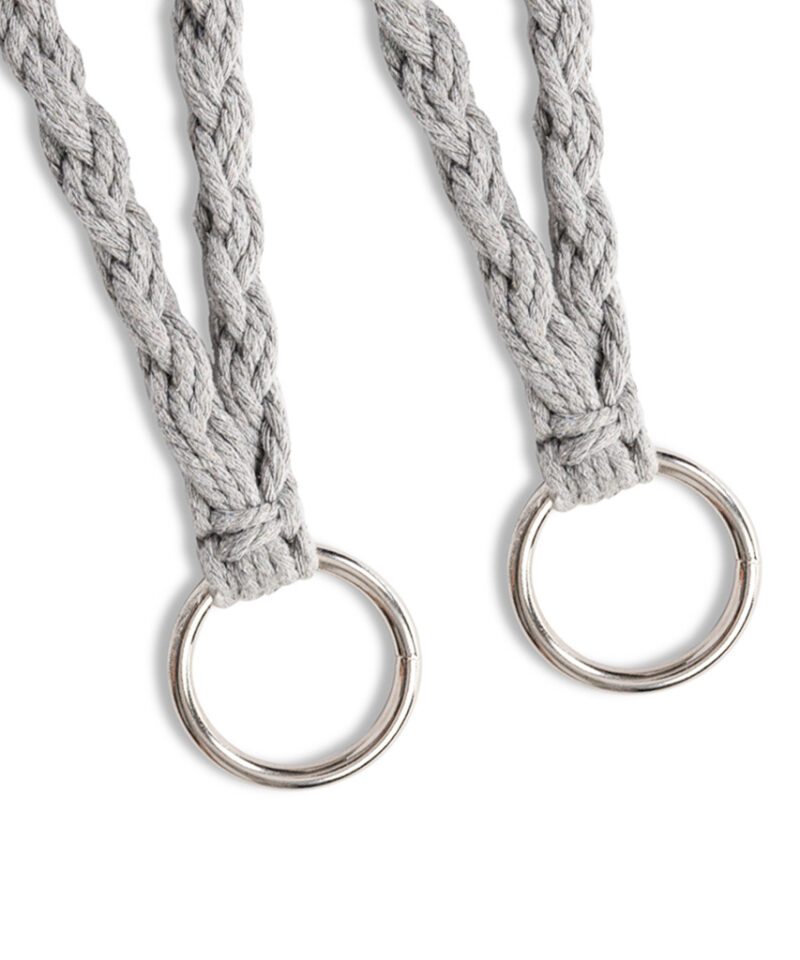 Mugav kiik lõõgastumiseks aias