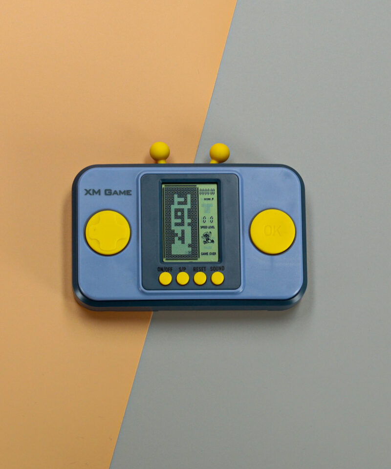 Halli värvi retro konsool