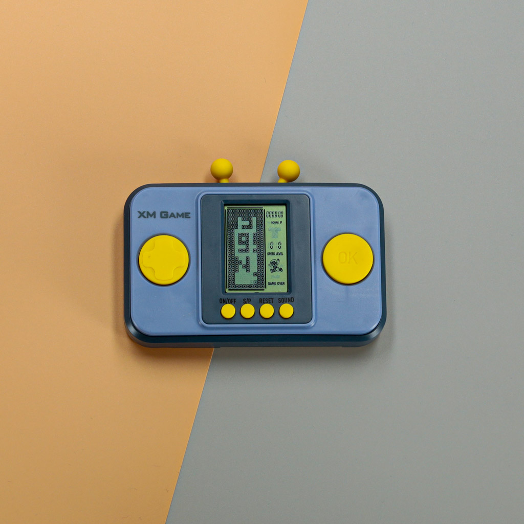 Halli värvi retro konsool