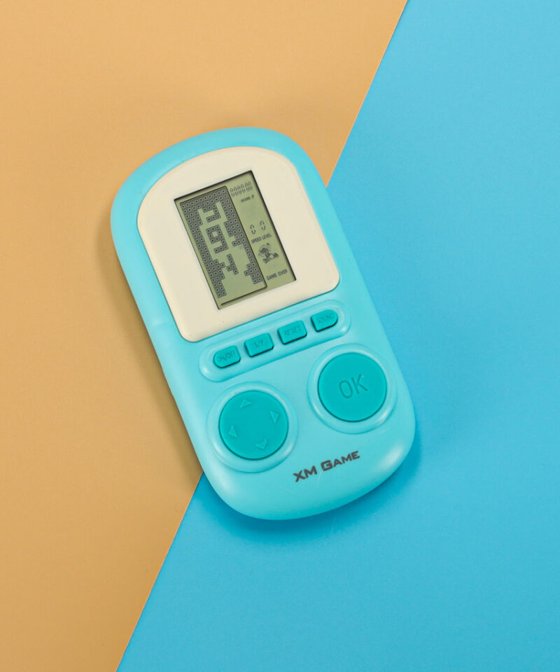 Kompaktne mängukonsool käepäraseks kasutamiseks