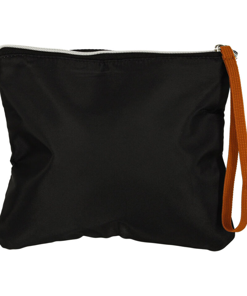 Must kott reisideks ja jõusaaliks