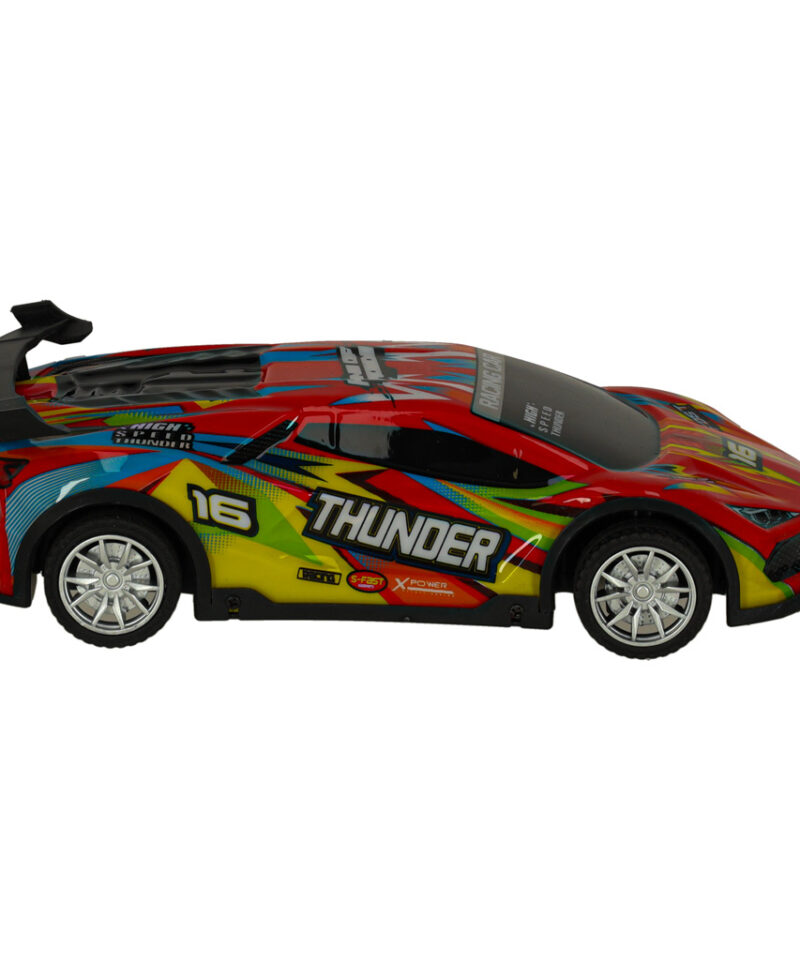 Driftiauto kummist rehvid asfaldil