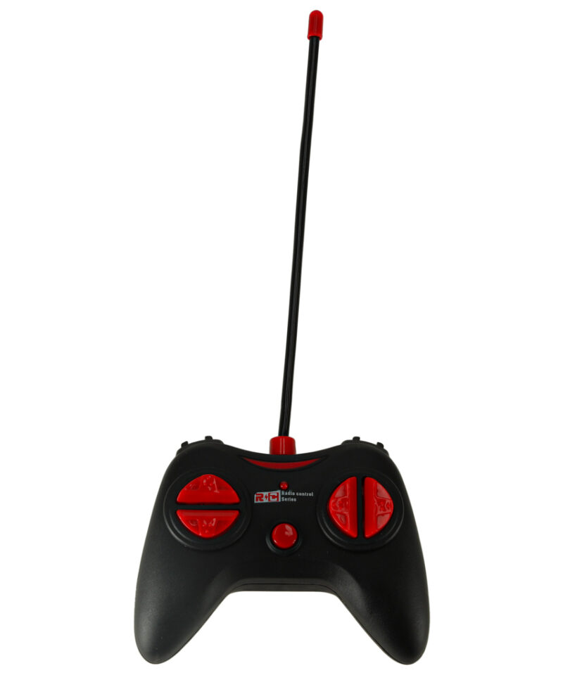 Punane auto sõidab õues