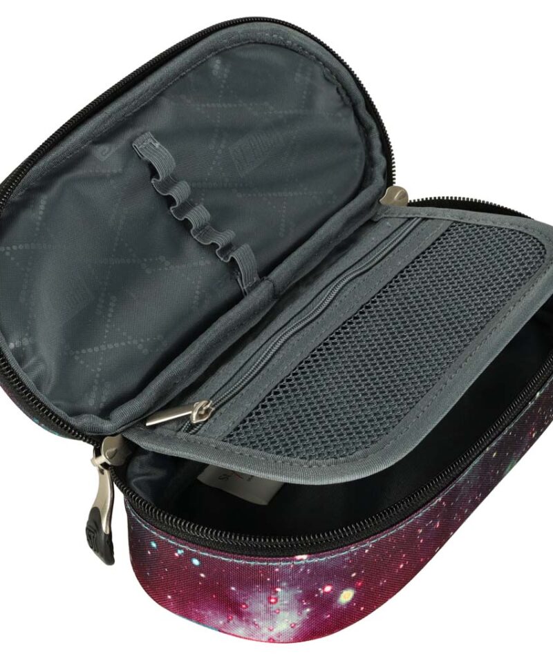 Koolipinal tõmblukuga taskuga