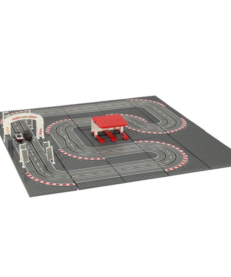 Kaks sportautot ja juhtpuldid komplektis