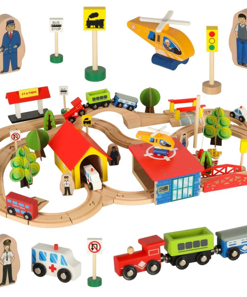 Puidust rongikomplekt linnaga pildil