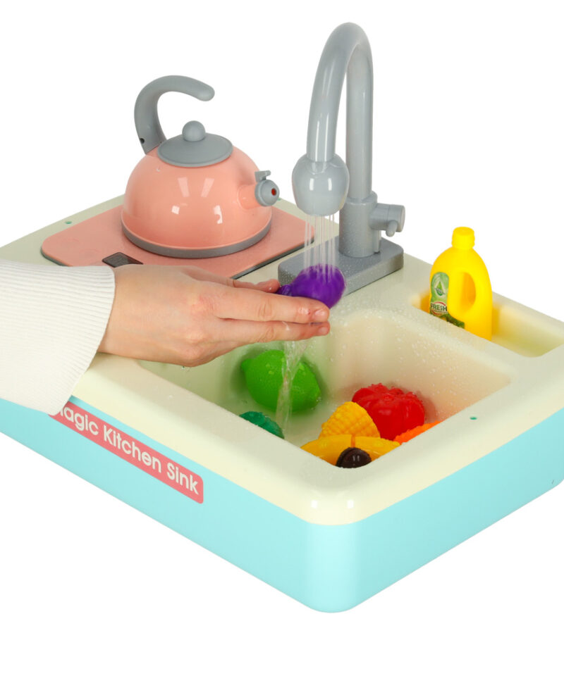 Realistlik veeringlusega köögivalamu