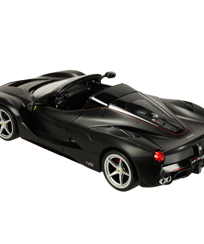 Musta värvi sportauto mudel