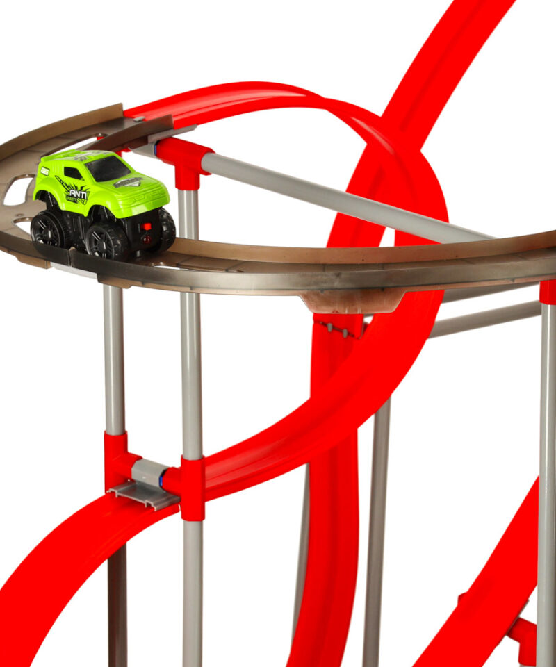 Lapsed mängivad rallirajaga