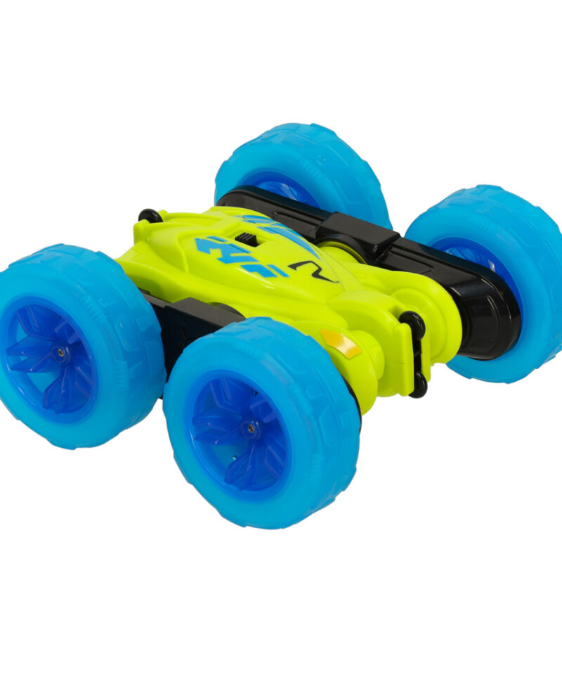 Maastikuauto vastupidavate kummiratastega