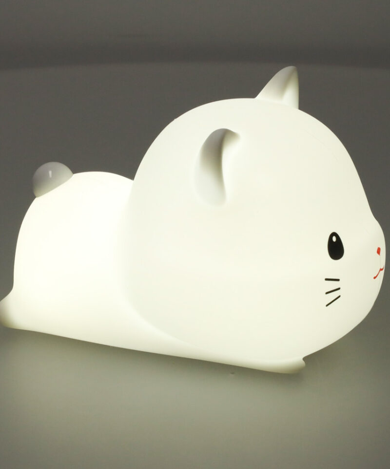 Taimeriga öölamp lastetuppa