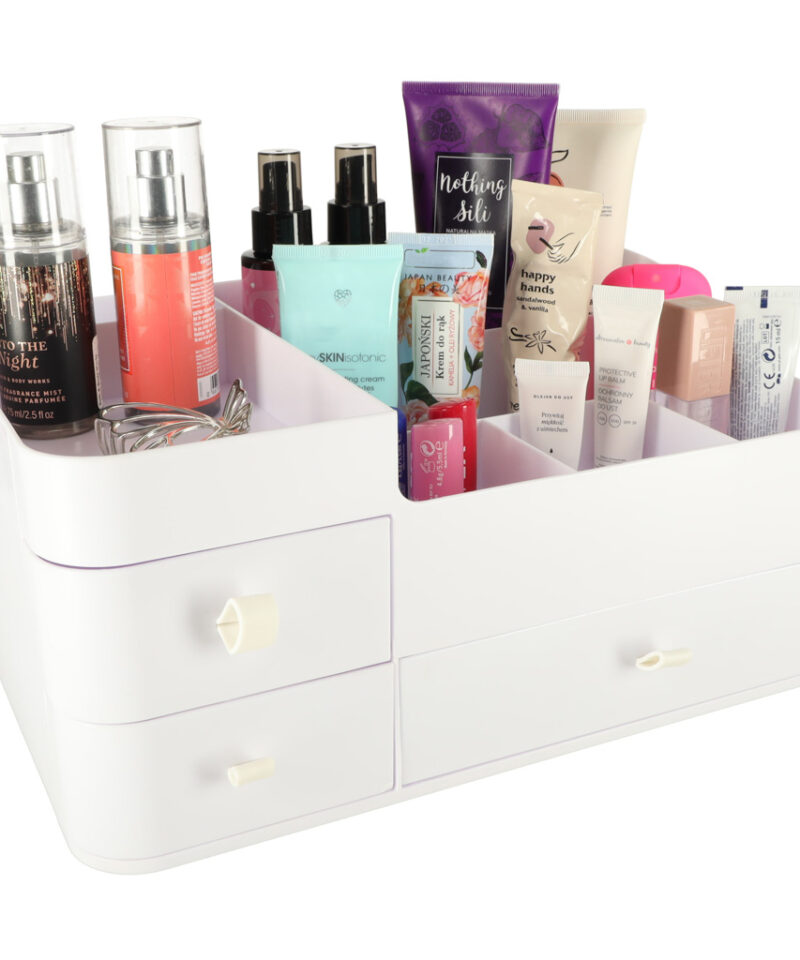 Stiilne valge hoiukast kosmeetikale