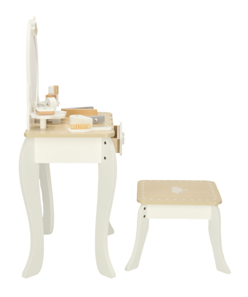 Kaunis puidust tualettlaud