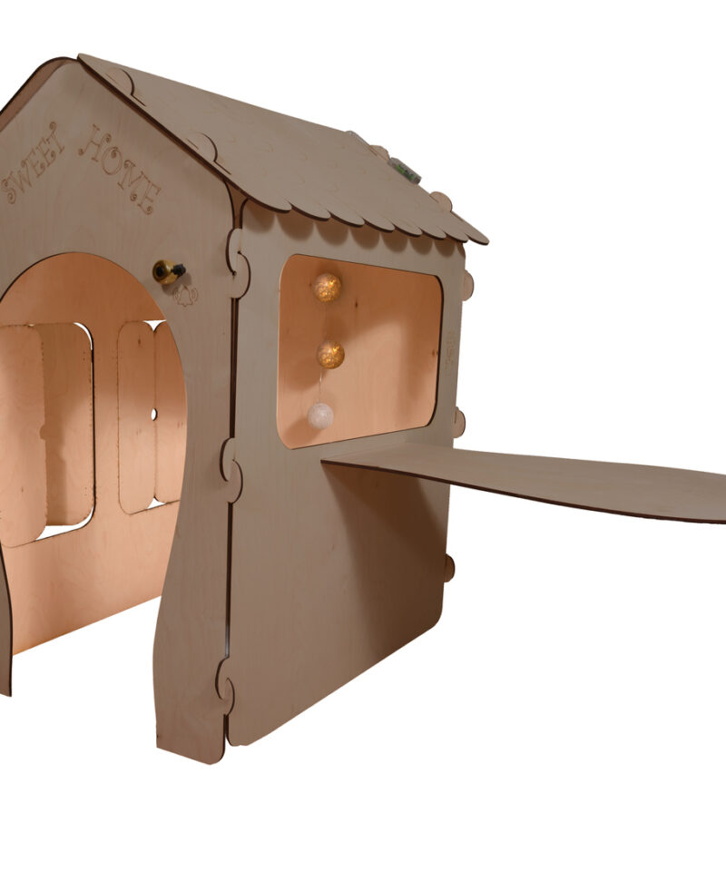 Kompaktne puidust mängumaja