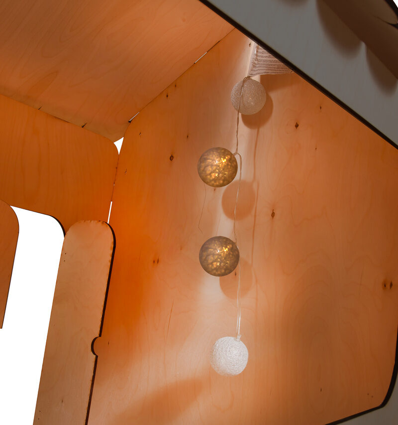 Mängumaja koos LED valgustitega