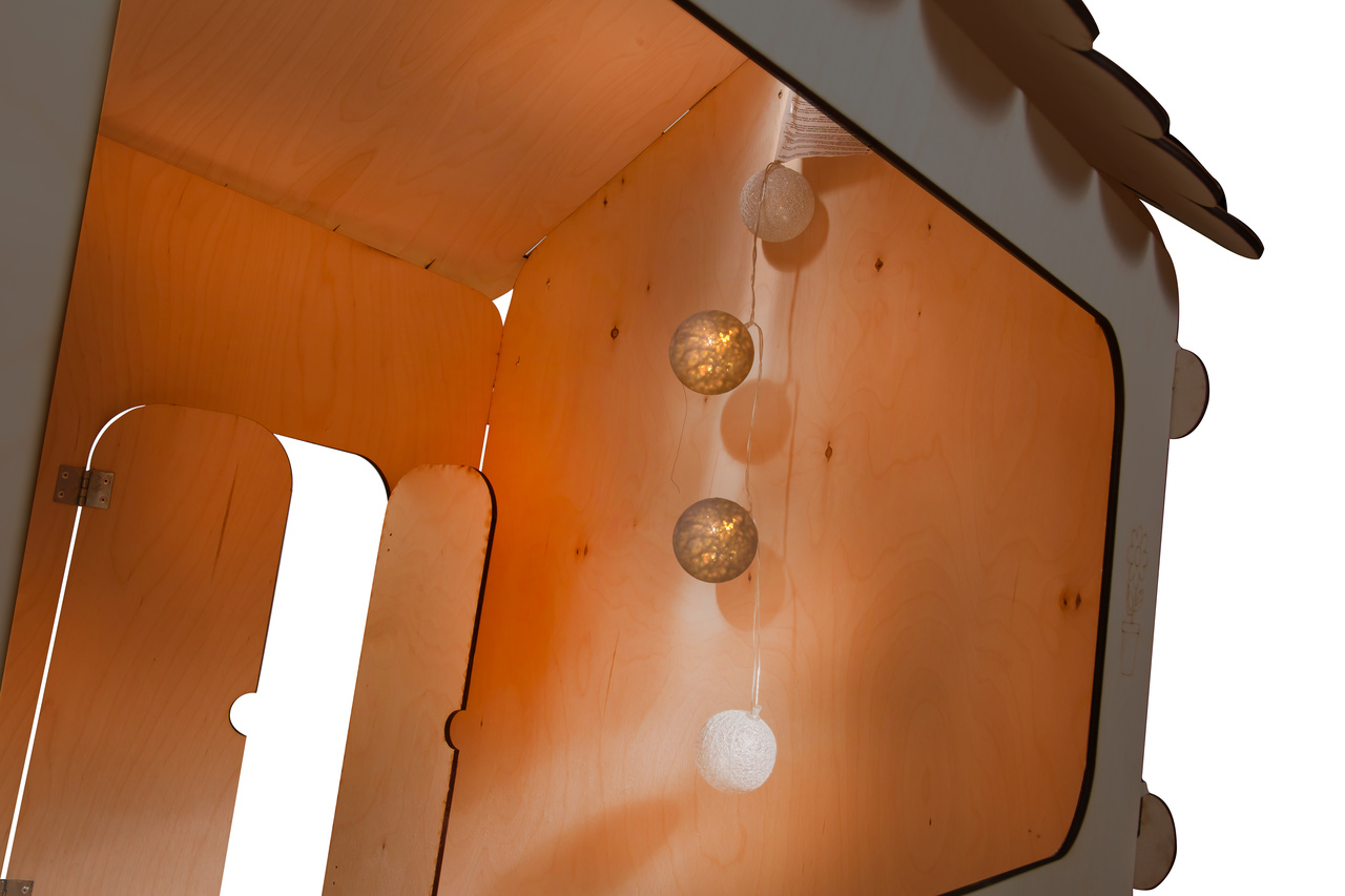 Mängumaja koos LED valgustitega