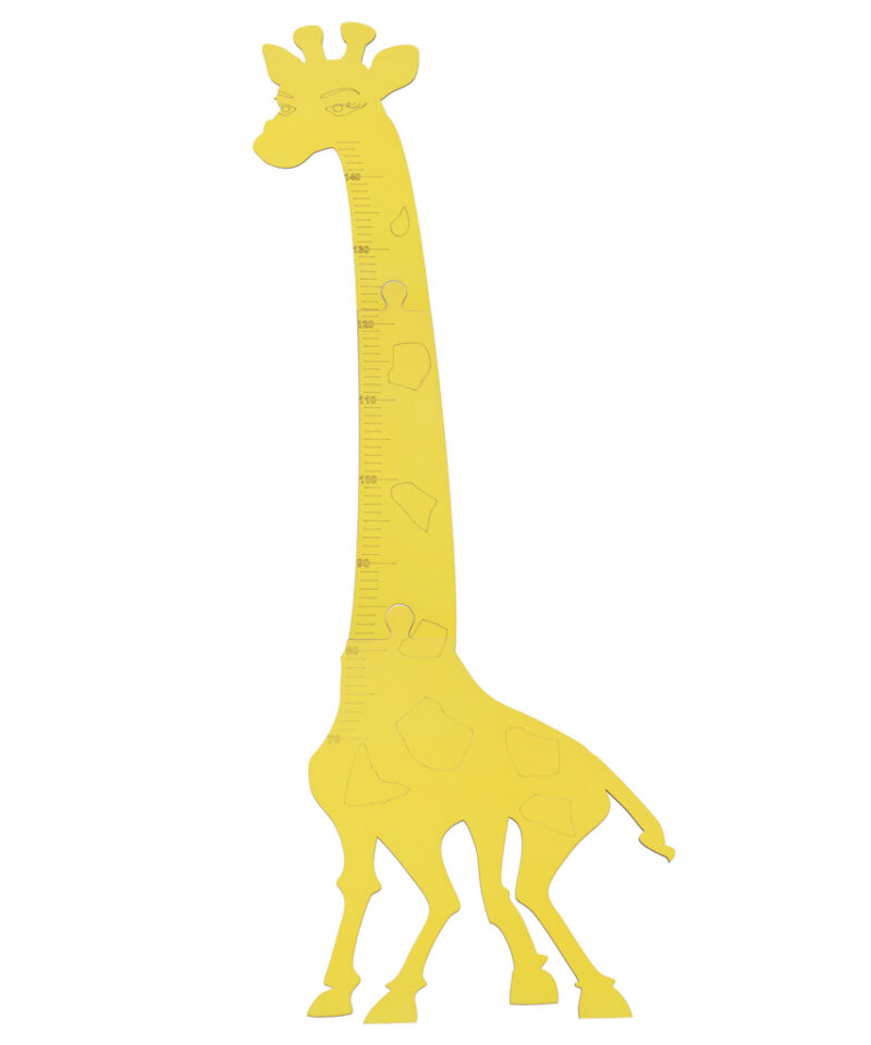 Puidust kasvumõõdik seinal