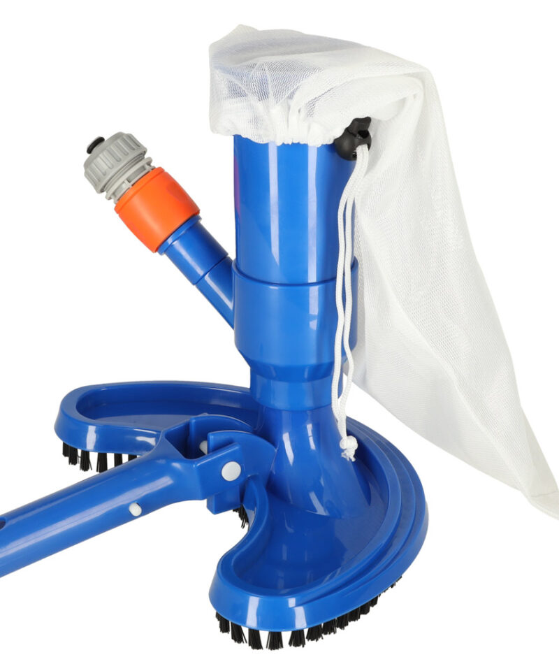 Basseinipõhja tolmuimeja kasutamine basseinis