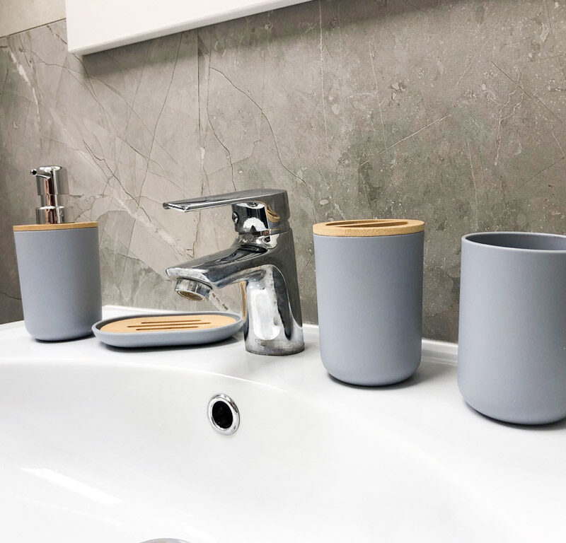 Praktiline ja vastupidav vannitoakomplekt