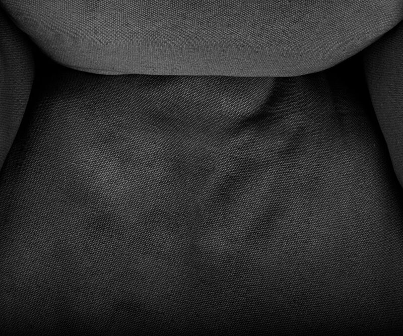 Neljaosaline must kiigepadi