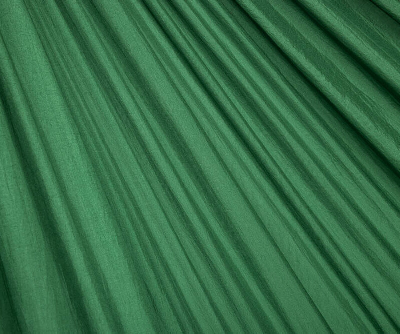 Roheline hammak koduaeda või matkale