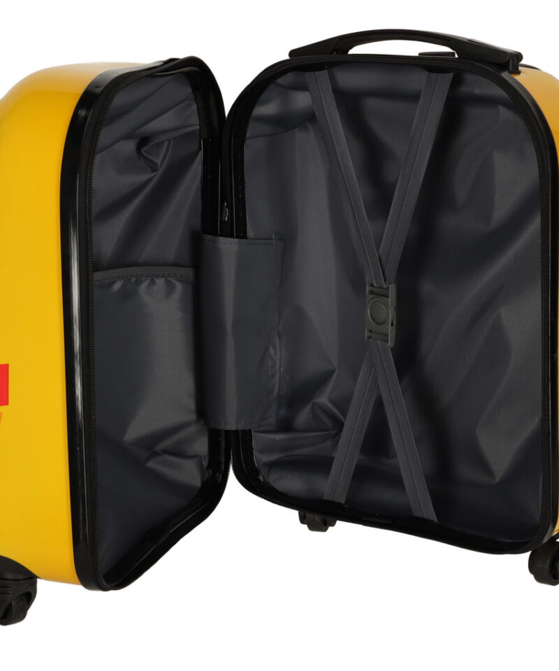 Laste kohver pakendatud