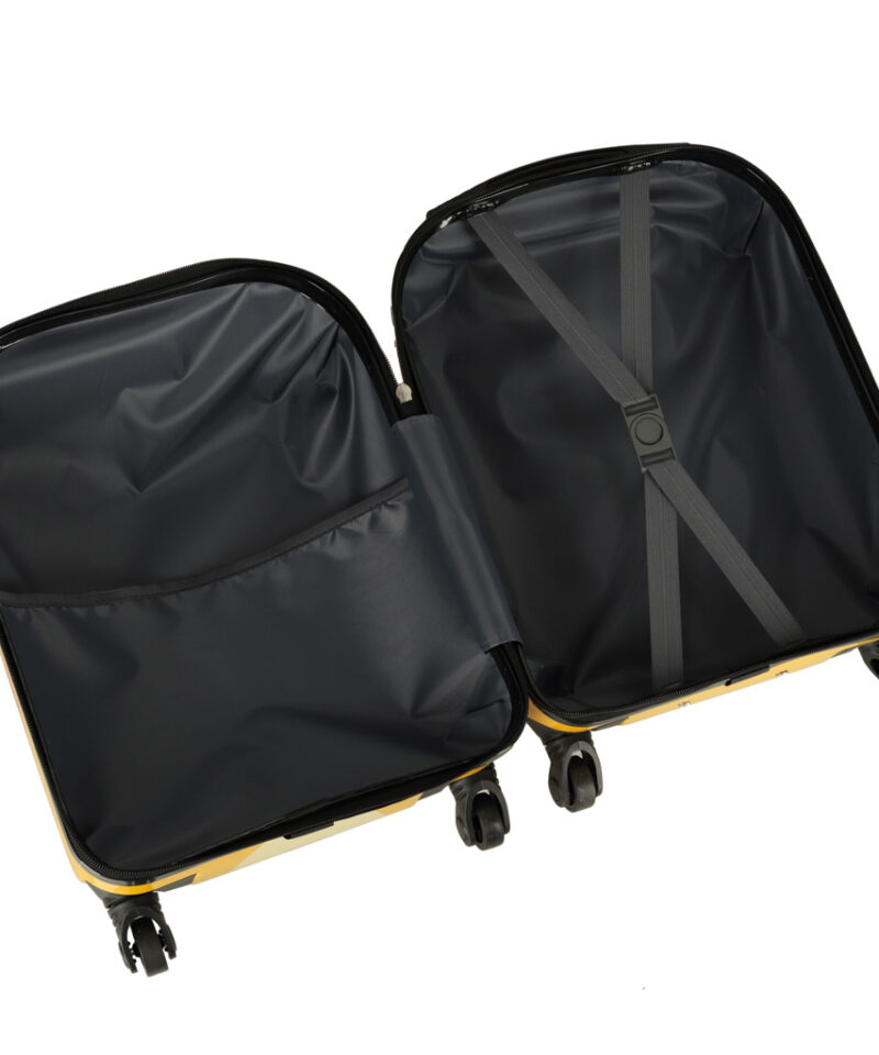 Laste kohver pakendatud