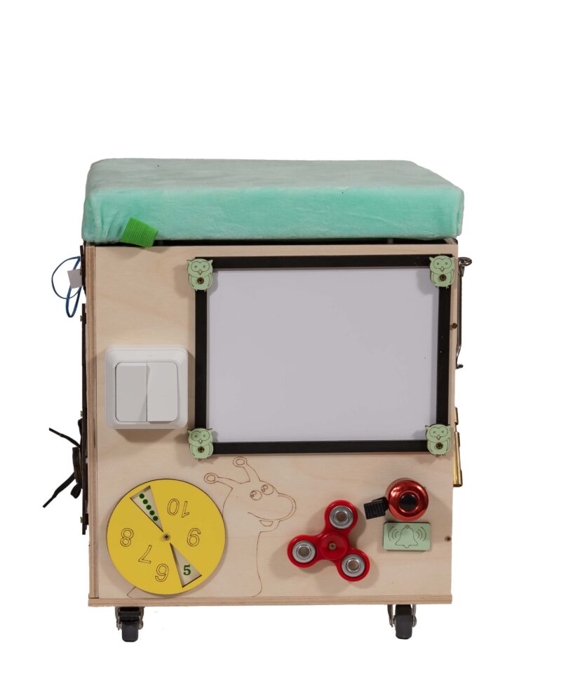 Laste interaktiivne puf mänguasjade hoiukohaga