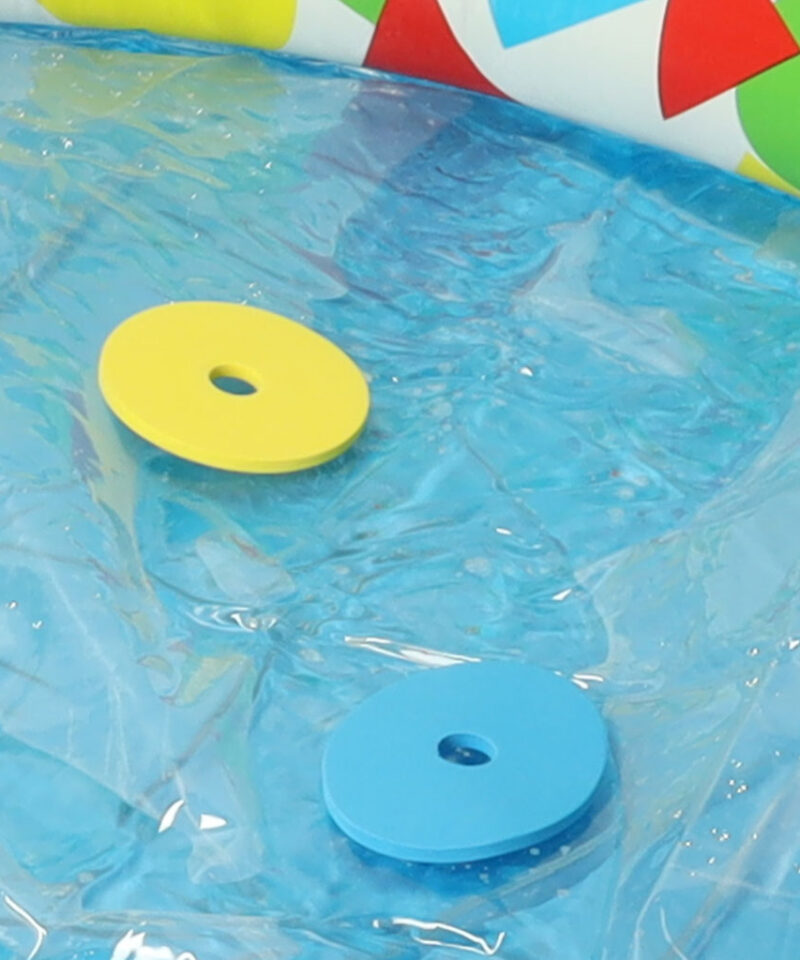 Mitmevärviline laste bassein