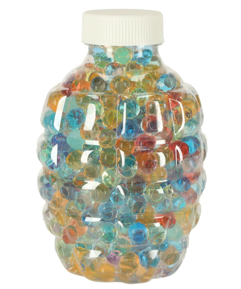 Mitmevärvilised hüdrogeelkuulid taimedele lähivaates