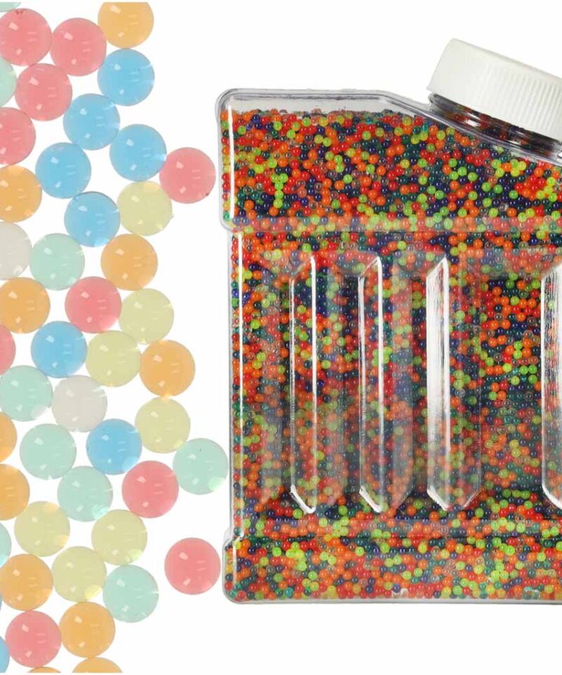 Mitmevärvilised hüdropallid taimedele lähivaates