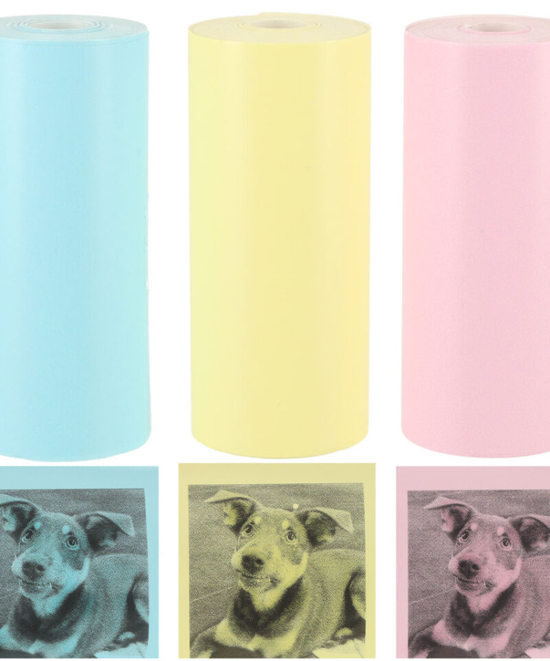 Värvilised termopaberirullid printerile lähivaates