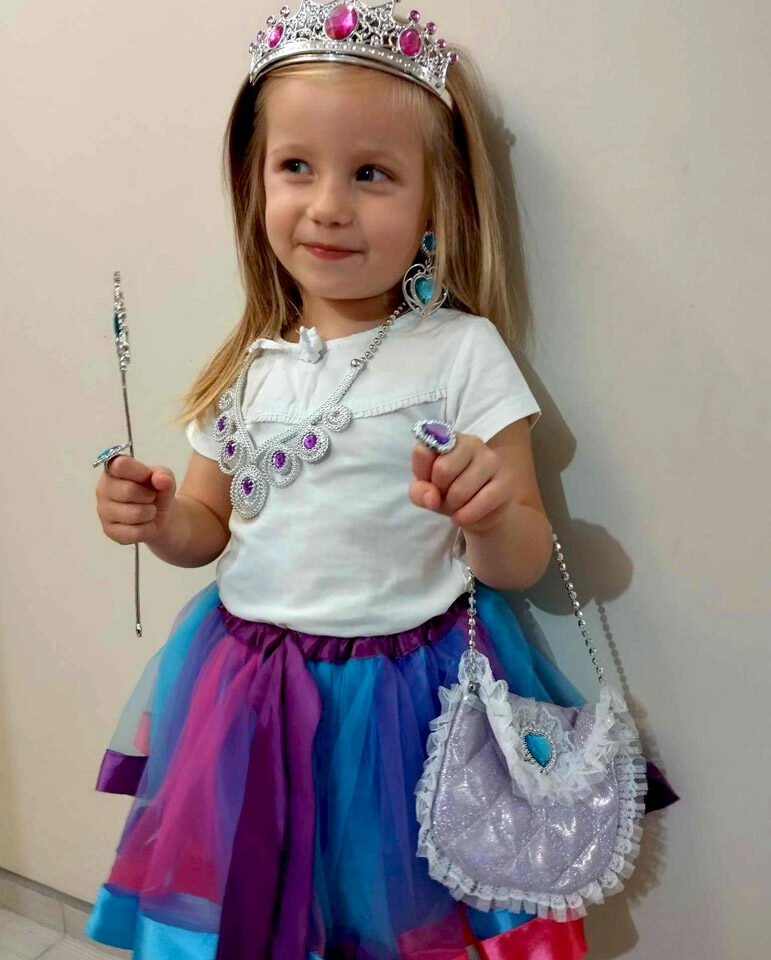 Kuninglik kostüümikomplekt tantsimiseks