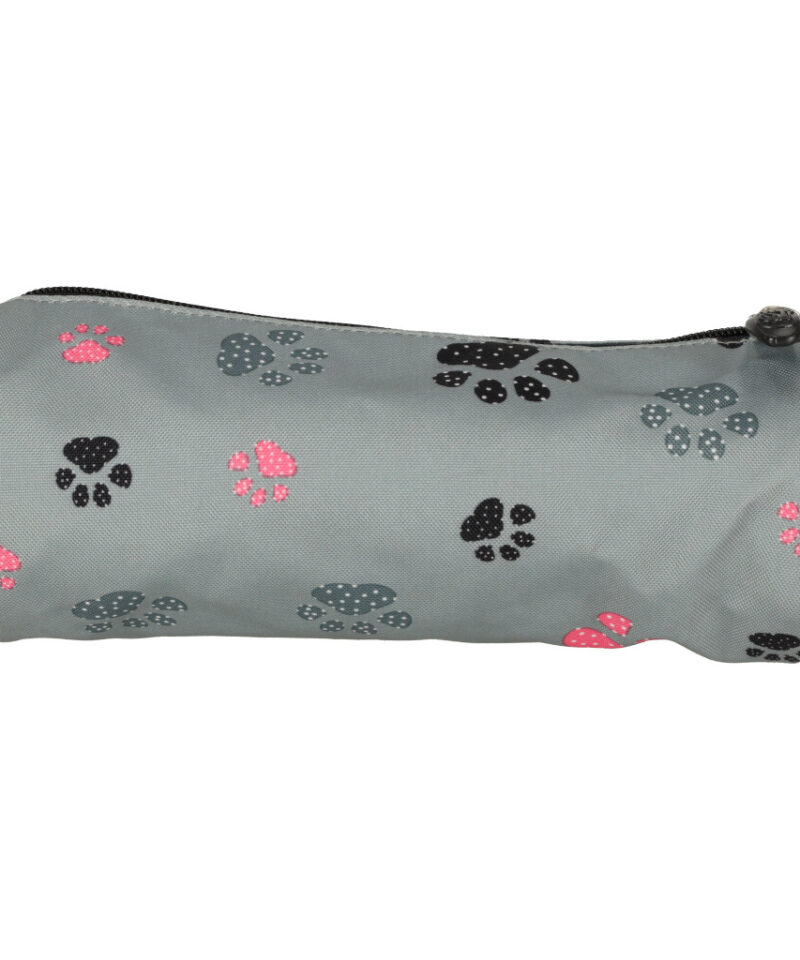 Pinal loomajälgedega disainiga