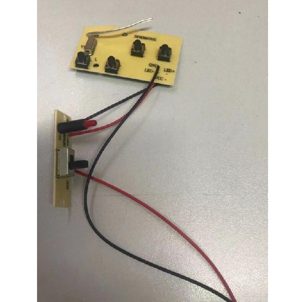 Raadio teel juhitava auto saatja lähivaade