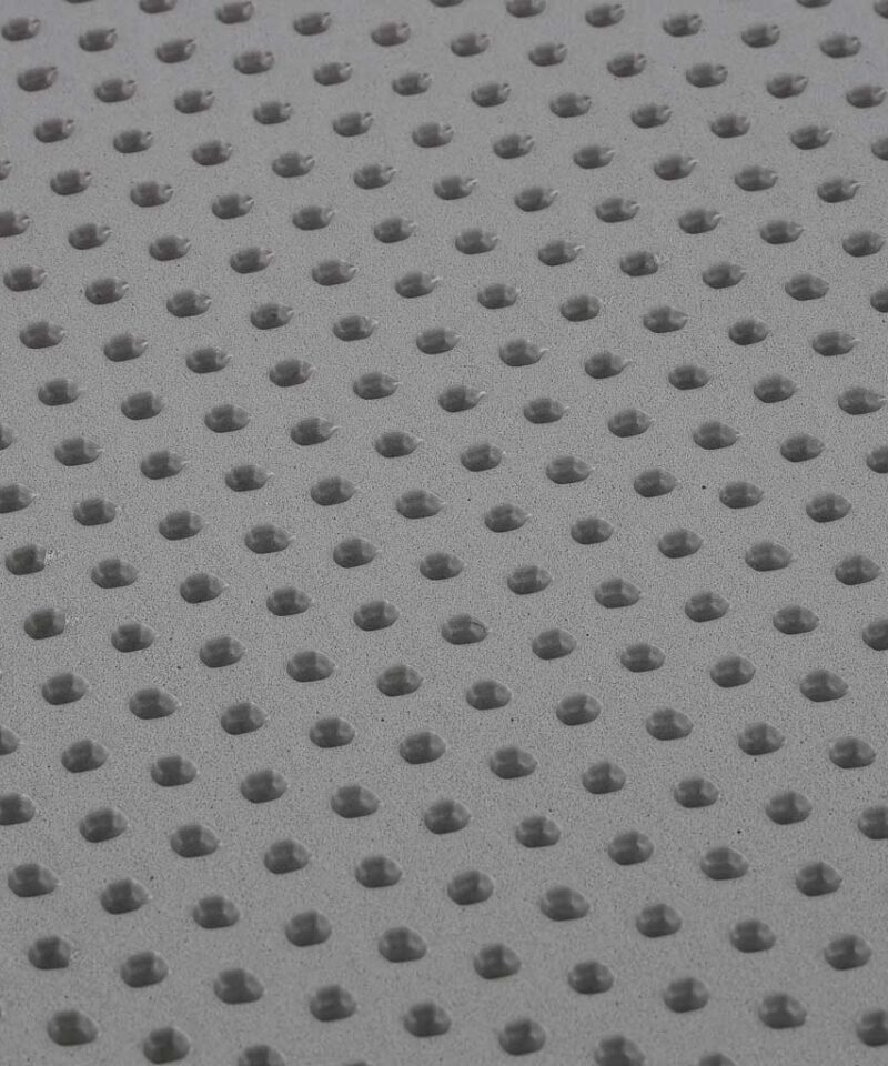 Kassi aluse matt lihtsustab koristamist