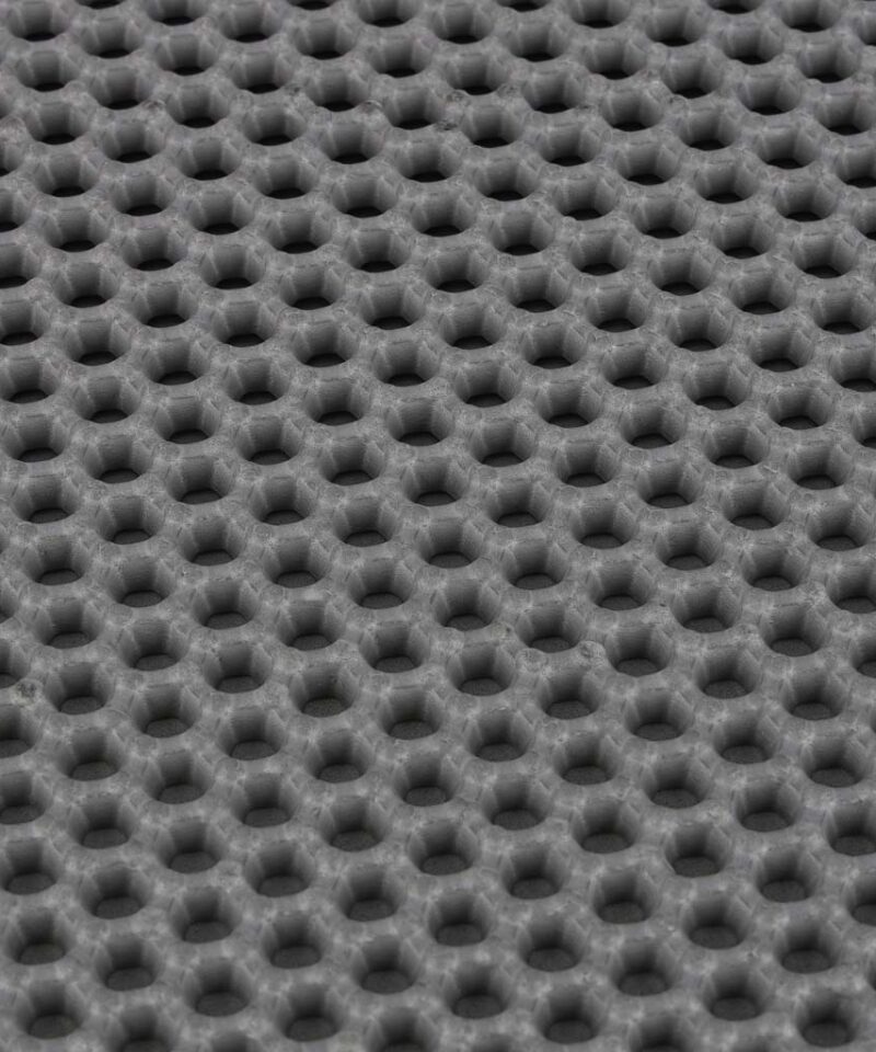 Kassi aluse matt lihtsustab koristamist