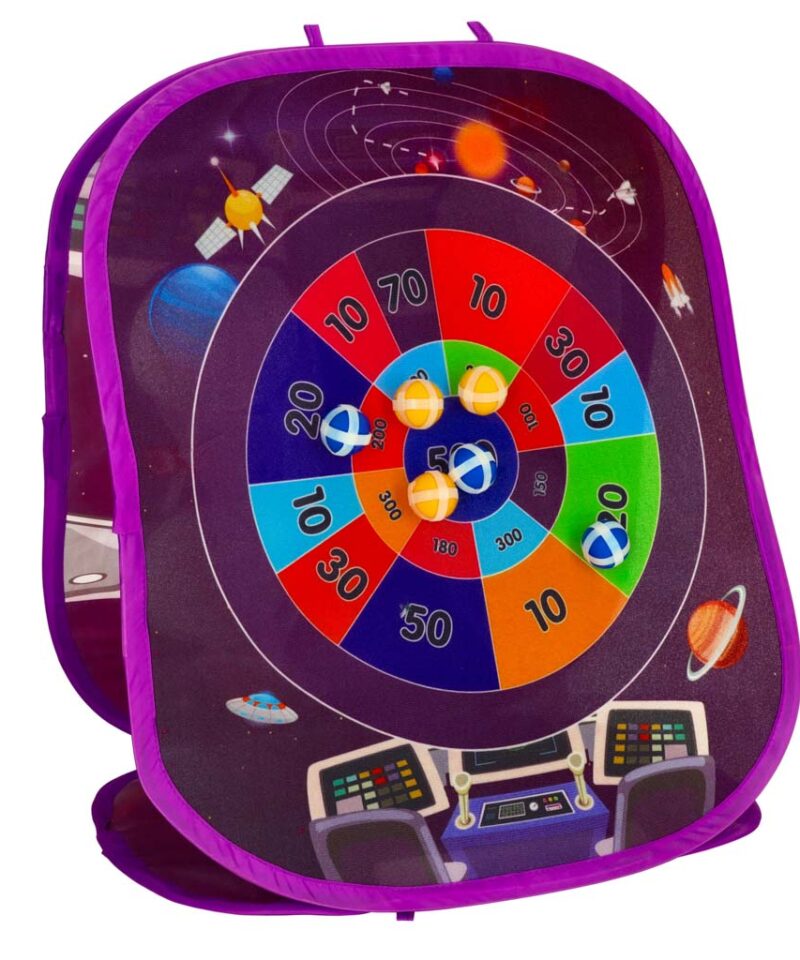 Lapsed mängivad viskemängu õues