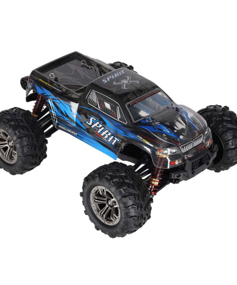 Agressiivse disainiga sinine auto