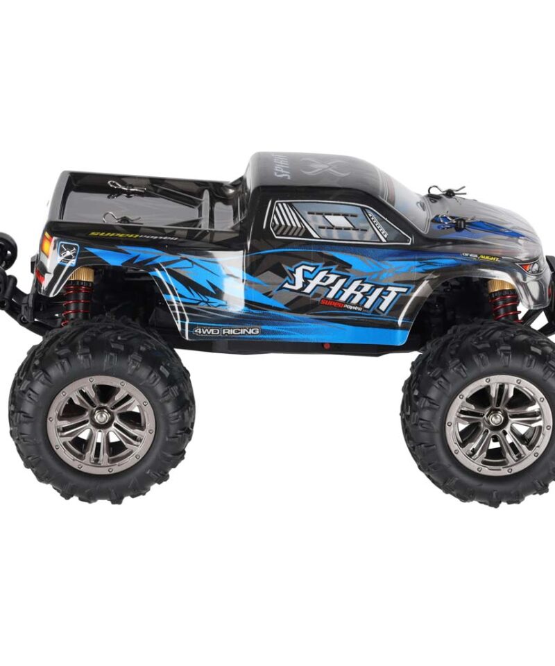 Auto võistlusel sõitmas