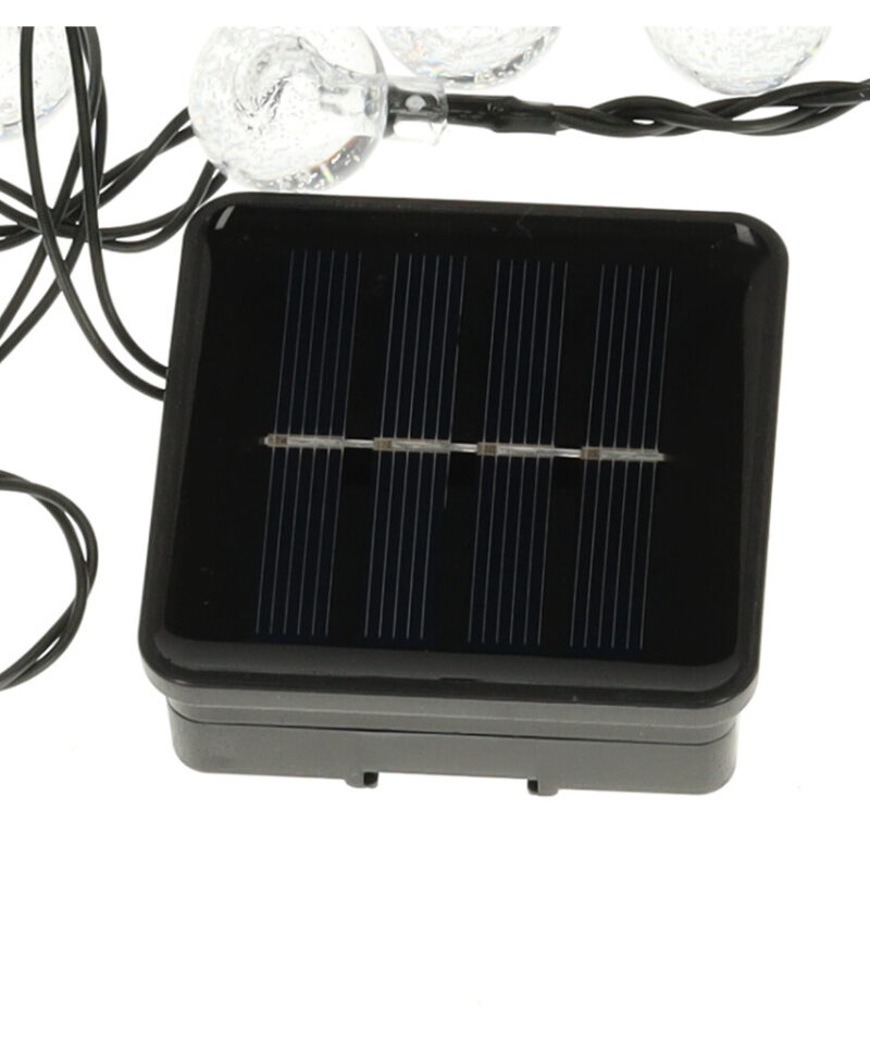 Päikeseenergial töötav LED valgus aias