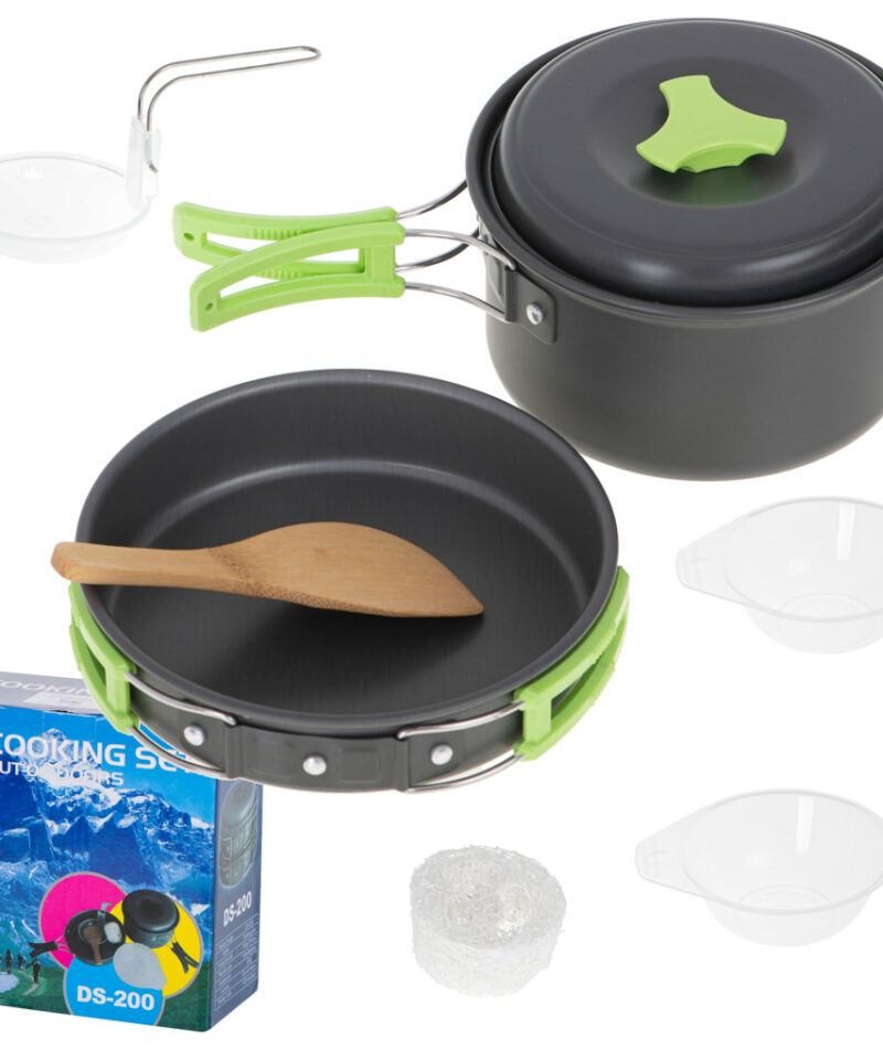 Kokkuklapitav matkaköögitarvikute komplekt looduses