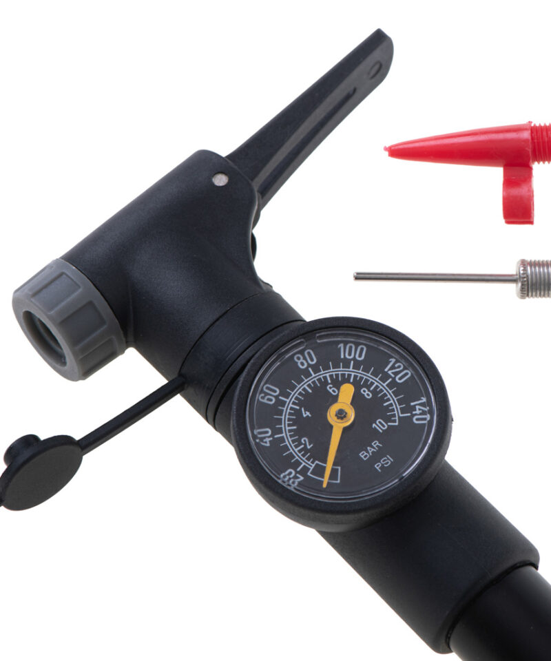 Kompaktne jalgrattapump manomeetriga teel