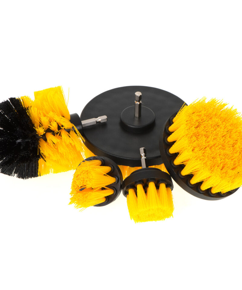 Nailonist harjased ja plastist käepidemed