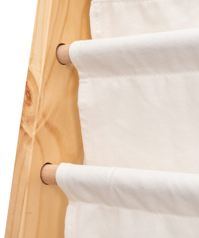 Lastele mõeldud raamaturiiul Montessori stiilis