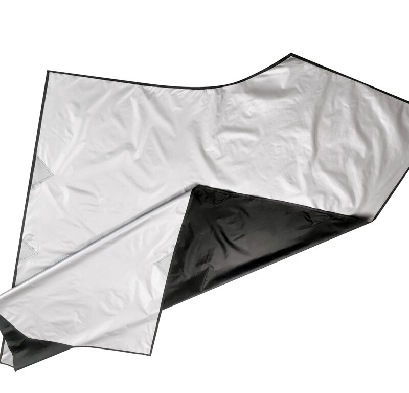 Kerge ja kompaktne auto aknakate