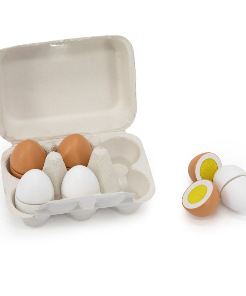 Lapsed mängivad puidust munadega