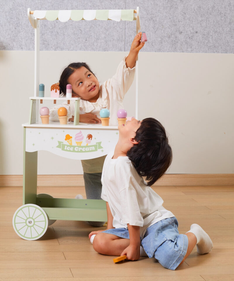 Lihtsasti liigutatav jäätisekäru