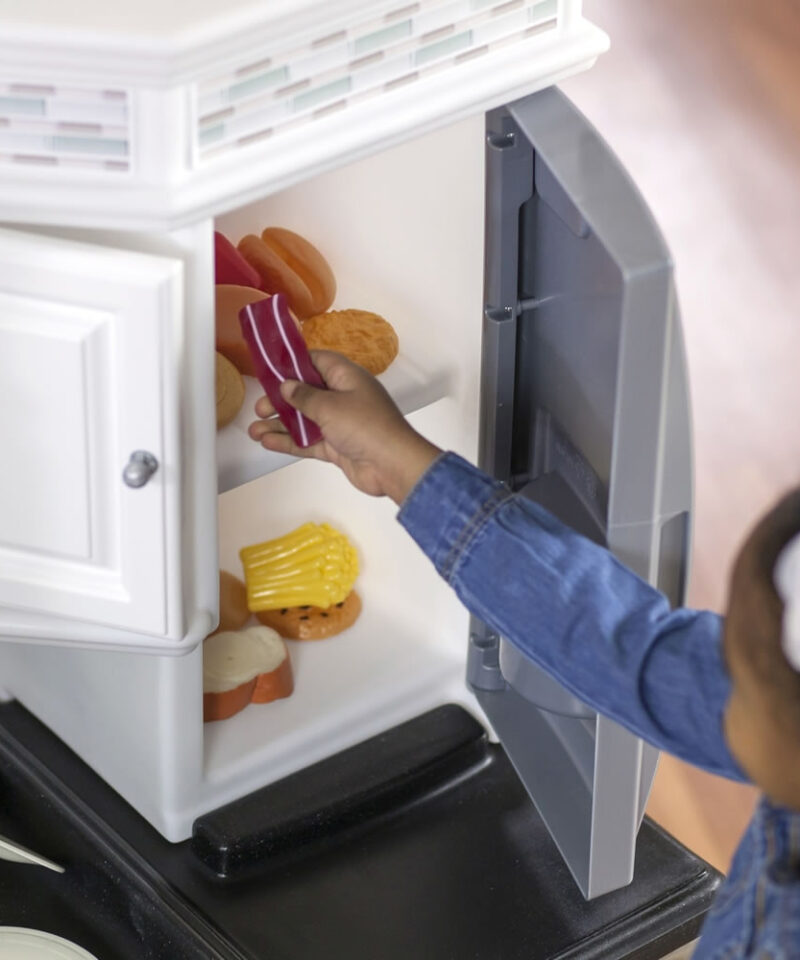 Mänguköök roostevabast terasest detailidega